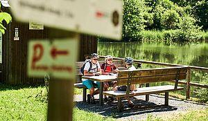 Aussichts-Bank am Fluss