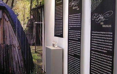 Schild vom Glasmuseum