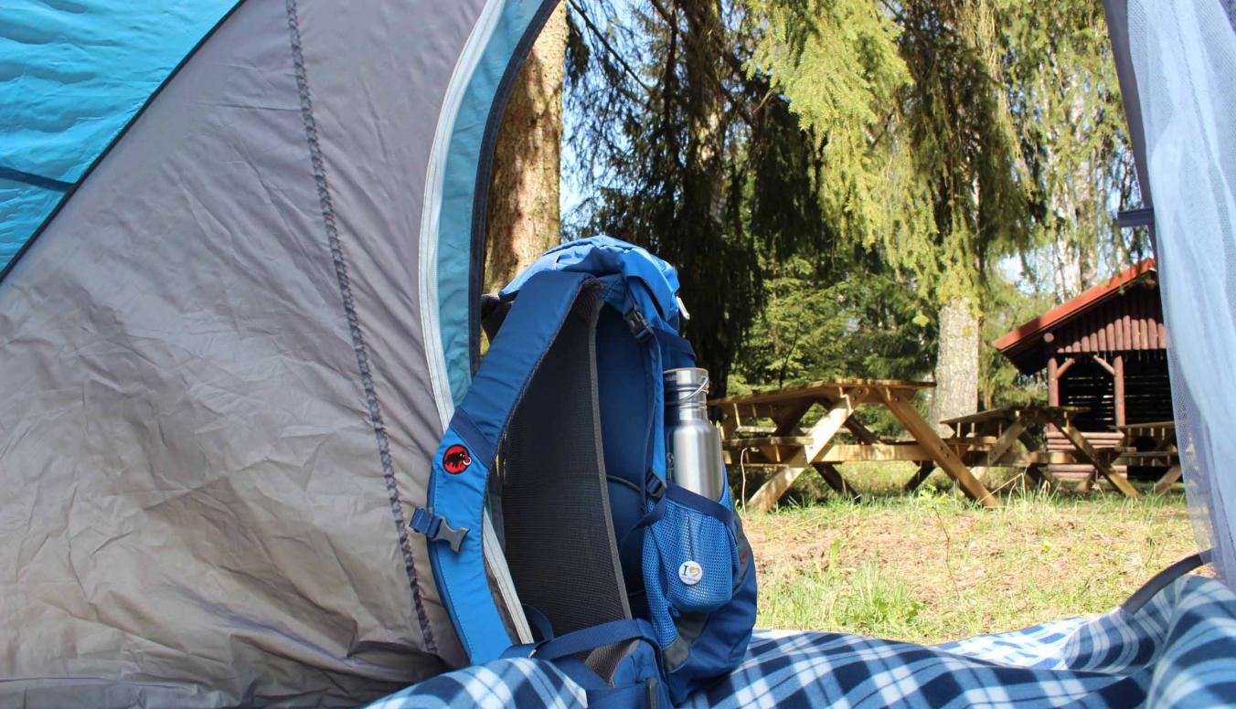 Zelt mit Rucksack